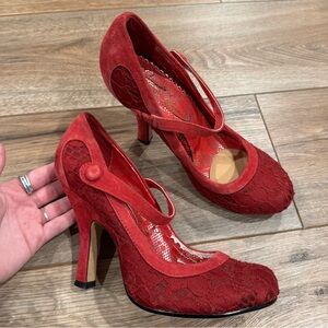 POETIC LICENCE Vintage 2000s Unique Suede Red Lace Heels | Size 7